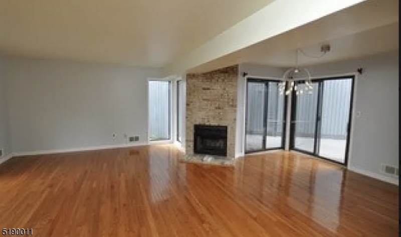 HASTINGS SQUARE - Residential