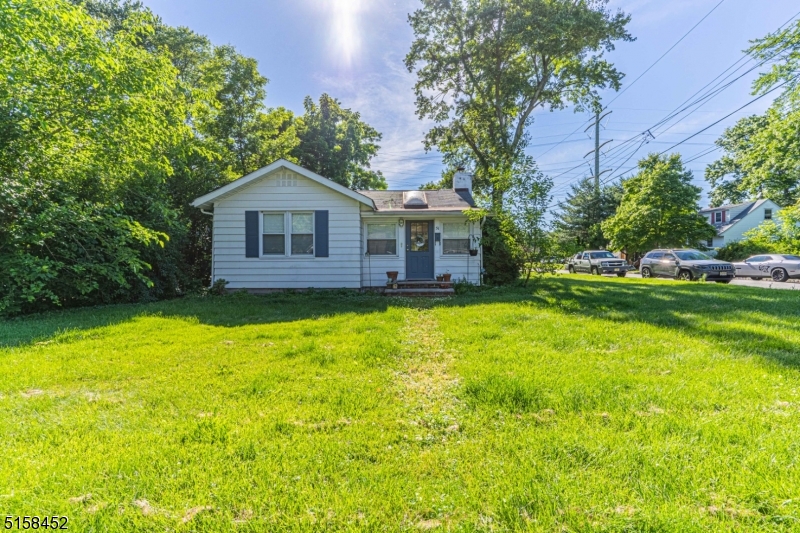 Great Corner Lot, Great Location, so much to offer. This property has 2 bedrooms, 1 Full Bath, Living room, Kitchen, and three season room off of the living room. This property would be great for a First Time home buyer, someone looking to get into the neighborhood or someone with a vision. Possibilities are Endless