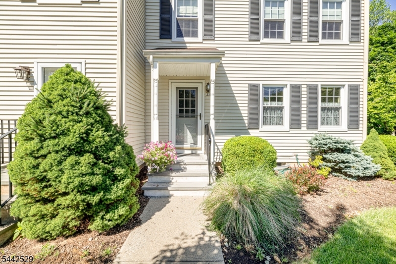 MENDHAM COMMONS - Residential