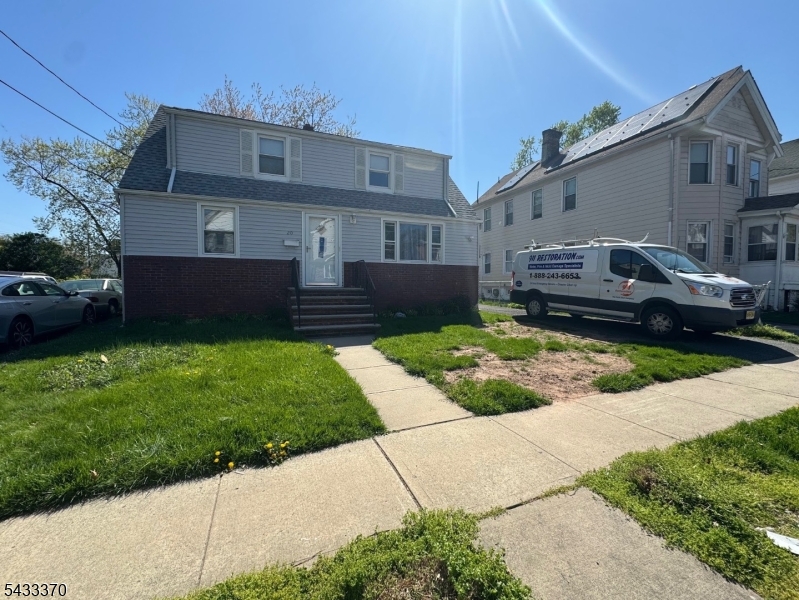 Welcome to this beautifully renovated one-bedroom apartment on the second floor, offering modern finishes and a prime location. Enjoy easy access to major highways, a nearby bus stop, and Mountain Station (NJ Transit) for a seamless commute. This move-in ready apartment combines contemporary comfort with unbeatable convenience. Schedule your showing today!