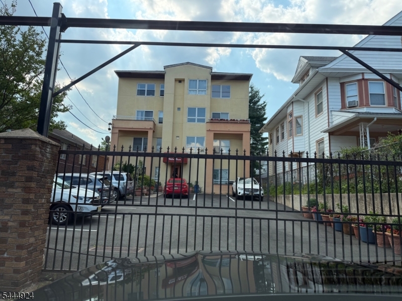 MOUNT PROSPECT - Residential