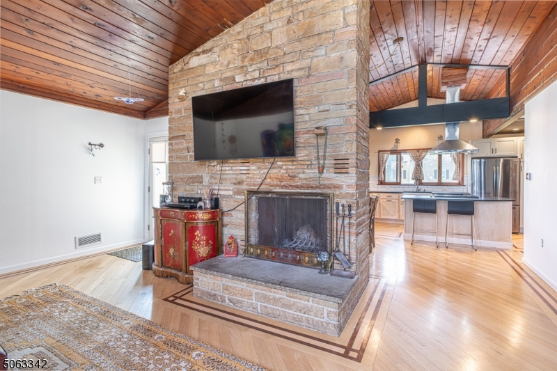 DEER TRAIL LAKE - Residential