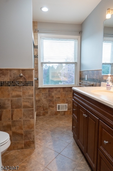 COLONIAL LAKES - Residential