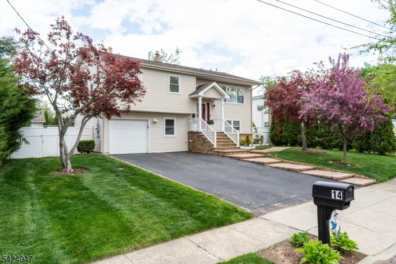 COLONIAL LAKES - Residential