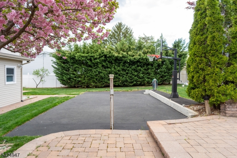 COLONIAL LAKES - Residential