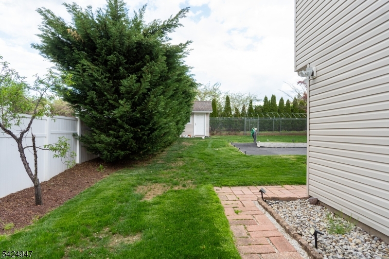 COLONIAL LAKES - Residential