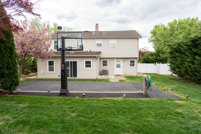 COLONIAL LAKES - Residential