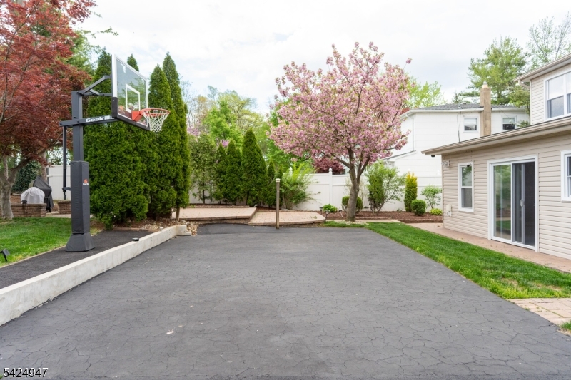 COLONIAL LAKES - Residential