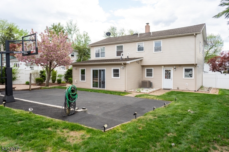 COLONIAL LAKES - Residential