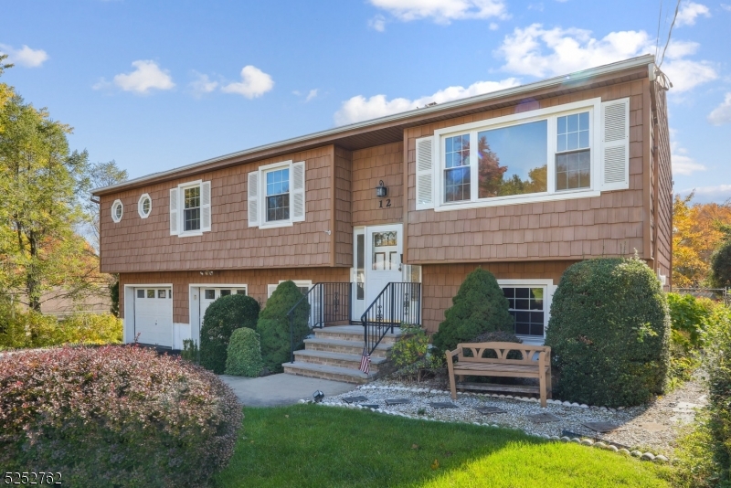 Don't miss this opportunity to grab this beautiful 3 Bedroom B-Level home in this desirable Roxbury neighborhood. Make this home your own. Convenient for shopping and close to major highways.