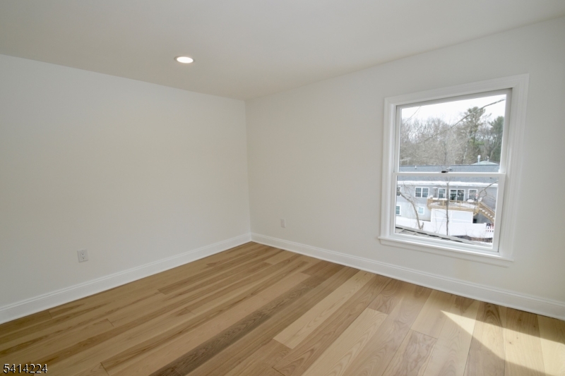 OAK RIDGE / MILTON - Residential