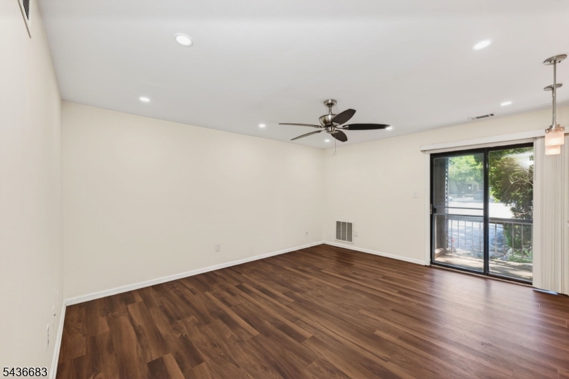 Woodbridge Commons - Residential