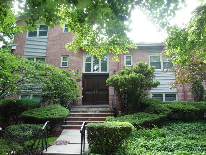 Move-in ready, spacious 790 SF, 1 bedroom unit, completely renovated. Kitchen w/granite counters & stainless appliances. Ample closet space. Wood floors throughout. Ideally located near shops, dining & transportation. Pet friendly complex. Convenient laundry facilities. Storage space on lower level. Additional access to unit form private parking lot. Current owner has Garage but not transferable. New buyer must apply for garage ($65 mo.)  HOA covers Heat, Hot Water, Garbage, Snow Removal & Exterior Maintenance. Assaoiation will allow an approved specific washer/dryer to be installed in the unit.