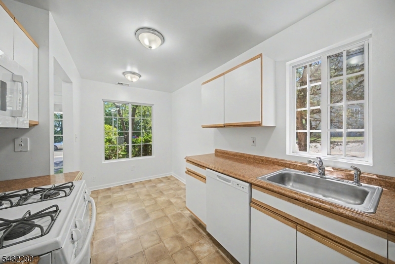 Deer HIll Village - Residential Lease