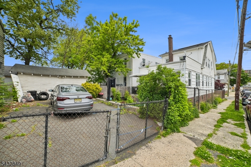 Up. Irvington/Clinton Hill - Residential Income