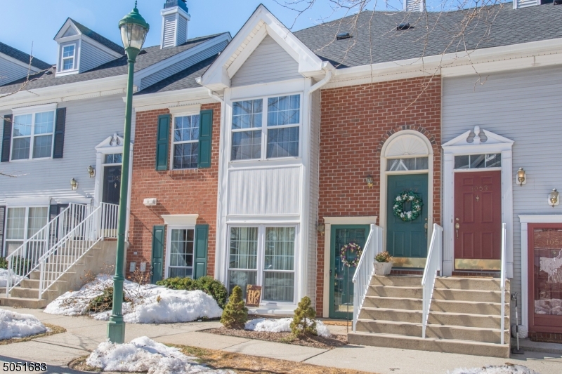 Desirable one bedroom townhouse in Franklin Crossing on the ground floor! Home features open concept living and dining room with large walk-in storage closet. Kitchen boasts stainless steel appliances and granite countertops. Lots of natural light in bedroom. Convenience of an in-unit washer and dryer with storage shelves. Enjoy the amenities of an outdoor pool, tennis courts, clubhouse and playground. Ideal for commuter's with close proximity to both train & bus to NYC! See this beautiful unit before it's gone!