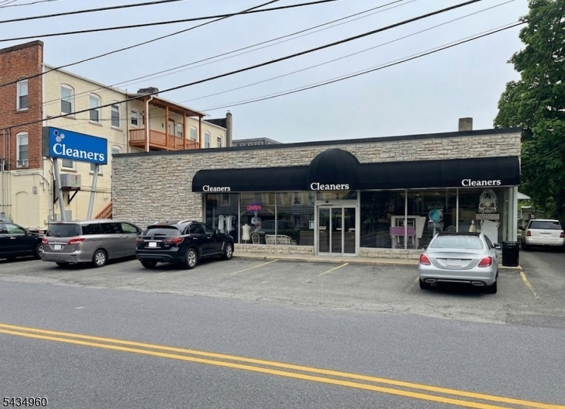 Excellent owner-user investment opportunity to acquire Lynn Cleaners, a highly profitable 30-year established dry cleaning plant in Newton, NJ, featuring a freestanding 4,000 SF building on a 5,000 SF lot. Generating a strong $150K net income with a 60LB Unisec Hydro Carbon machine, 12 shirt units, 12 utility presses, and a 20 HP boiler. Flexible purchasing paths available: OPTION 1) Complete package (Property + Business) for $800,000 with rare Owner Financing available to qualified buyers, OR OPTION 2) Turn-key Business Only for $200,000 with a stable new commercial lease at $4,500/month. Turn-key plant with immediate cash flow