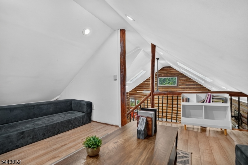 Lindy's Lake Association - Residential