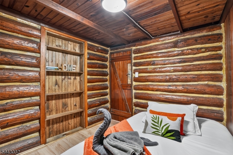 Lindy's Lake Association - Residential
