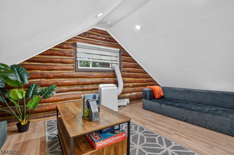 Lindy's Lake Association - Residential