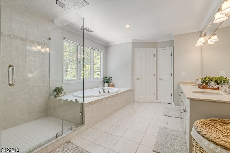 BROOKRACE - Residential