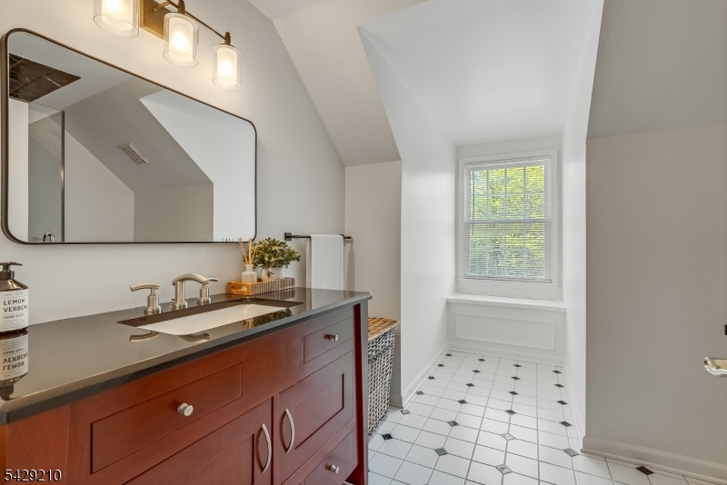 BROOKRACE - Residential
