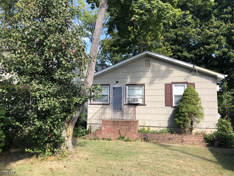 40 x 100 Lot. Home being sold as is, above ground oil tank.