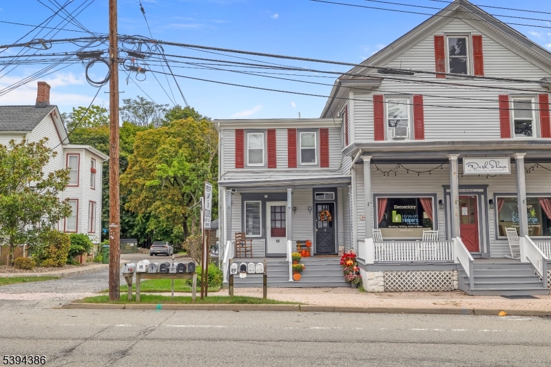 Apartment - Residential Lease