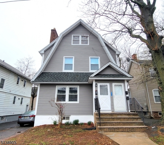 3rd floor Apartment for rent with EIK, LR/DR combo, BR. Newly painted with newer floorings. Close to Bay St train station with access to mid-town direct train. NYC buses are on Bloomfield Ave as well. Very close to downtown Montclair with abundant restaurants, shops, and entertainment to choose from. 1 car parking space included in backyard. Rent includes cold and hot water. Tenant will be responsible for heat, Central AC, gas, electricity, snow removal.