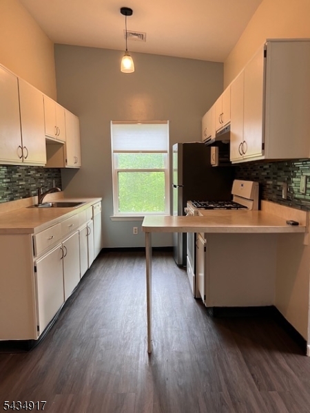 Fantastic opportunity to rent a neat, clean, and spacious 2nd-floor end unit in Spruce Hills! This bright 2-bedroom, 1.5-bath home offers tons of natural light, a one car garage, and full use of the washer/dryer. Excellent community features include an in-ground pool, tennis courts, and a playground, all while being convenient to major commuting routes. Good credit, NTN report, and tenant insurance required. No smoking. Tenant pays the first $100 of repairs. Room sizes are approximate.
