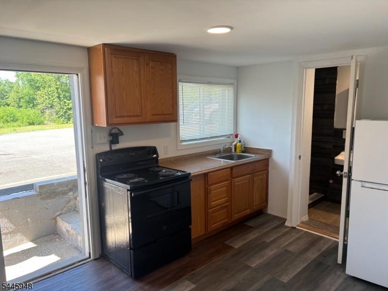 UNBELIEVABLE: STUDIO APARTMENT IN DESIRABLE MARTINSVILLE. RECENTLY RENOVATED! UTILITIES INCLUDED!