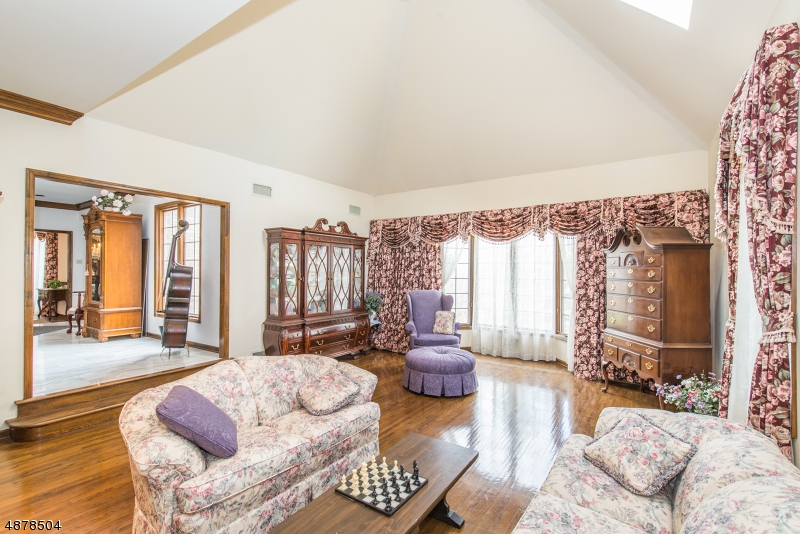 Paramount Estates - Residential