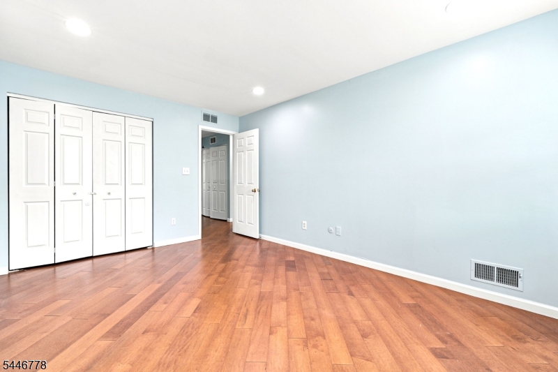 Condo/Coop/Townhouse - Residential