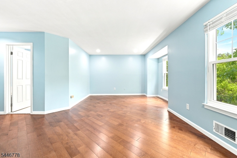 Condo/Coop/Townhouse - Residential