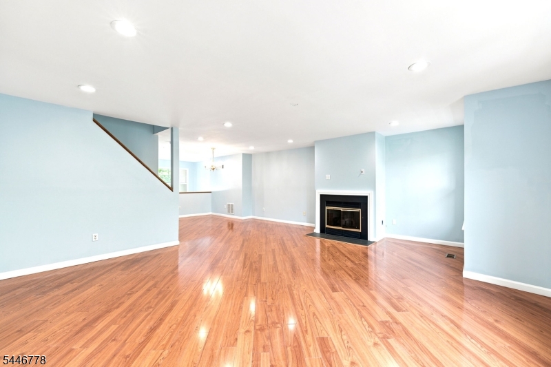 Condo/Coop/Townhouse - Residential
