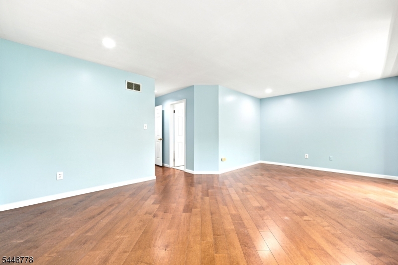 Condo/Coop/Townhouse - Residential