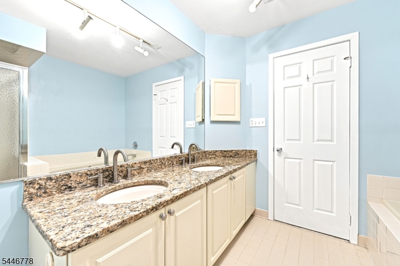 Condo/Coop/Townhouse - Residential