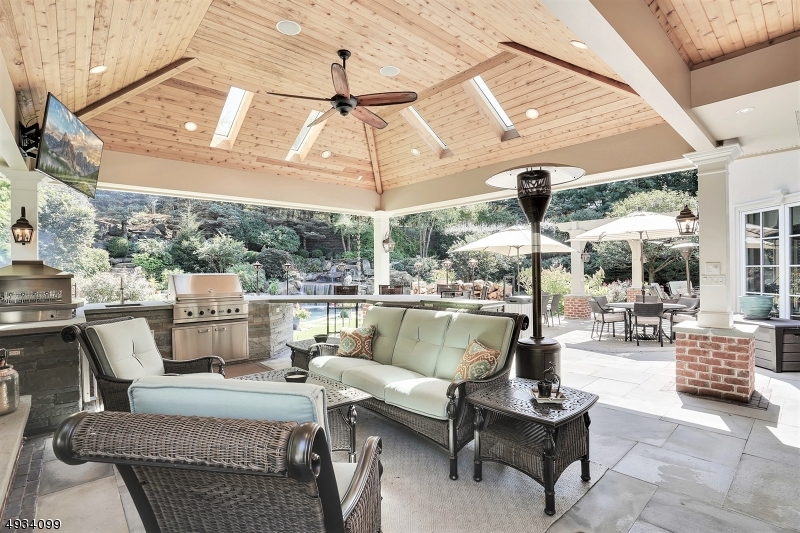 CHESTNUT HILL - Residential