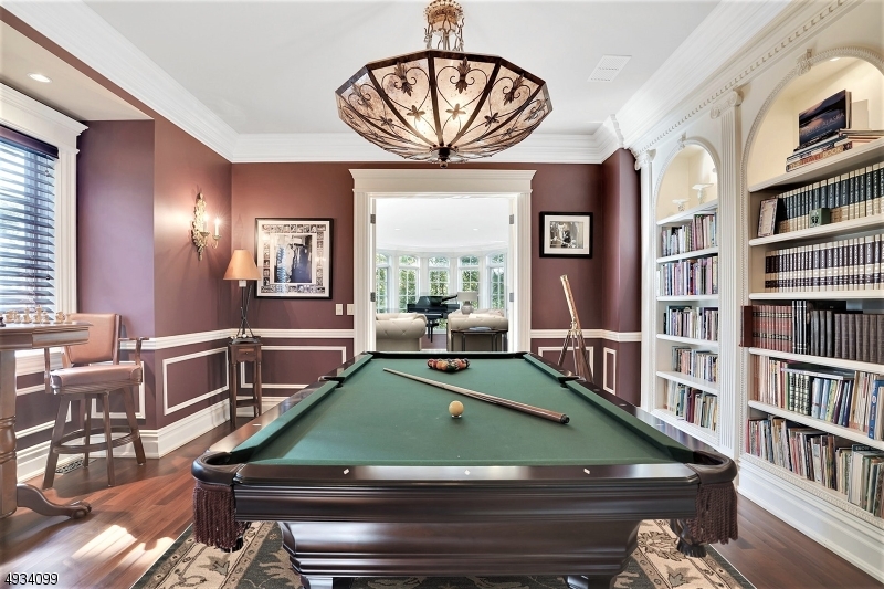 CHESTNUT HILL - Residential