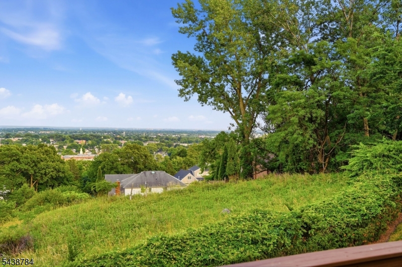 Highview At Hawthorne - Residential