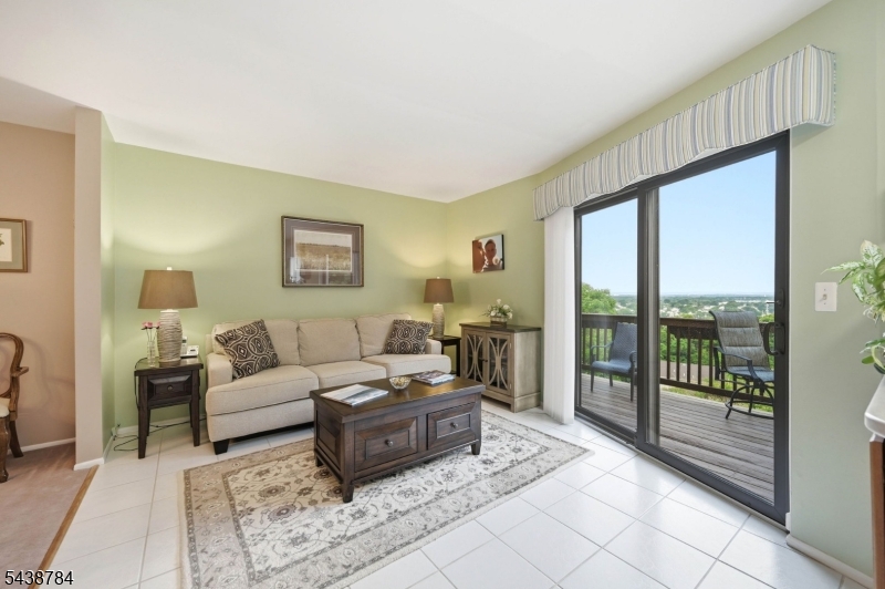 Highview At Hawthorne - Residential