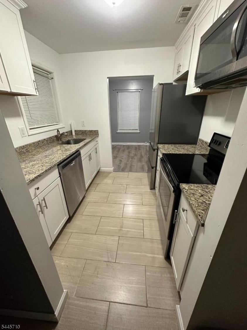 Conveniently located near Rutgers University, major hospitals, NYC train service, shopping, Route 287, and the New Jersey Turnpike. Move in ready