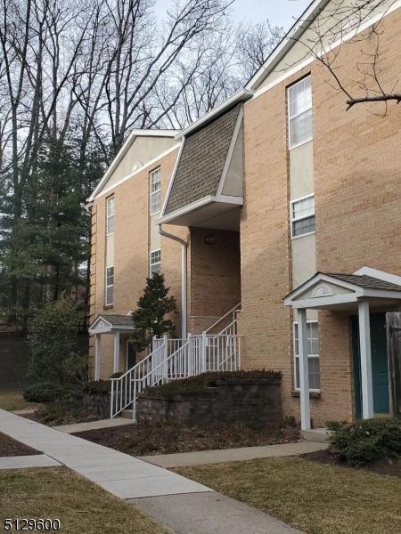 Very spacious 2 floor unit in Hanover Hills Complex. Excellent condition. Kitchen with granite counters and stainless steel appliances. Assigned parking. Washer Dryer in unit. Very convenient to shopping, schools and commuter routes. Great Value
