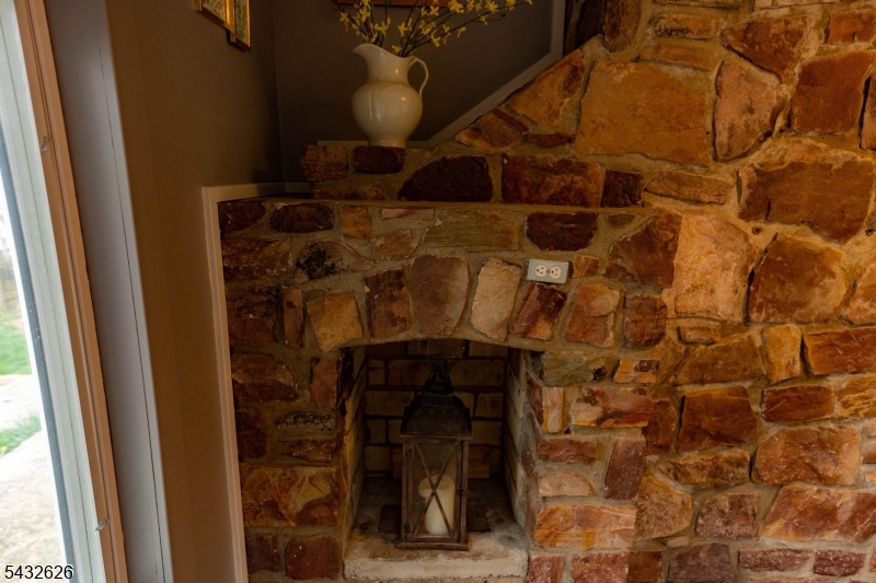 LAKE SHAWNEE - Residential Lease