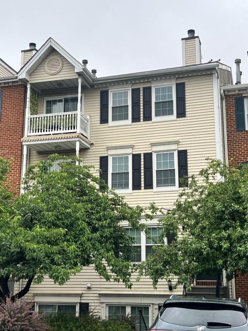 This unit was renovated in 2020 with new windows, washer/dryer, tile, vanities, new plank flooring on the first floor.  The spacious primary bedroom features walk in closet and private bathroom.  Convenient laundry room located on same level as the bedrooms. Society Hill features amenities include outdoor swimming pool, tennis courts, 24 hour security, clubhouse and playground area.  Great location near NYC buses and train, close proximity to neighborhood stores, NJPAC, Prudential Center, NJIT, UMDNJ, University Hospital and Essex County courthouse.