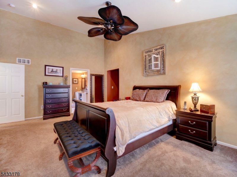 HUNTER'S RIDGE - Residential