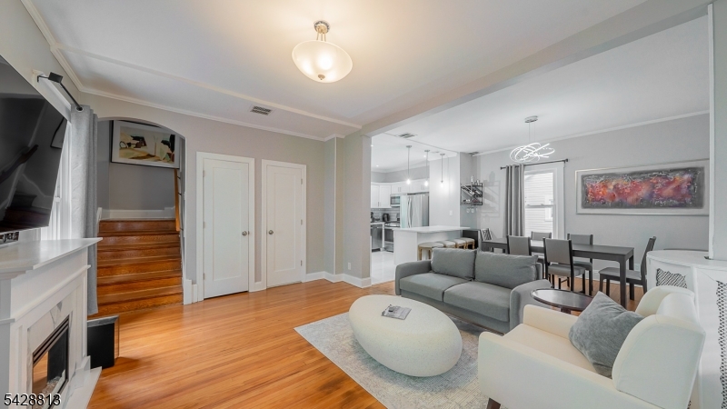 HILLCREST - Residential