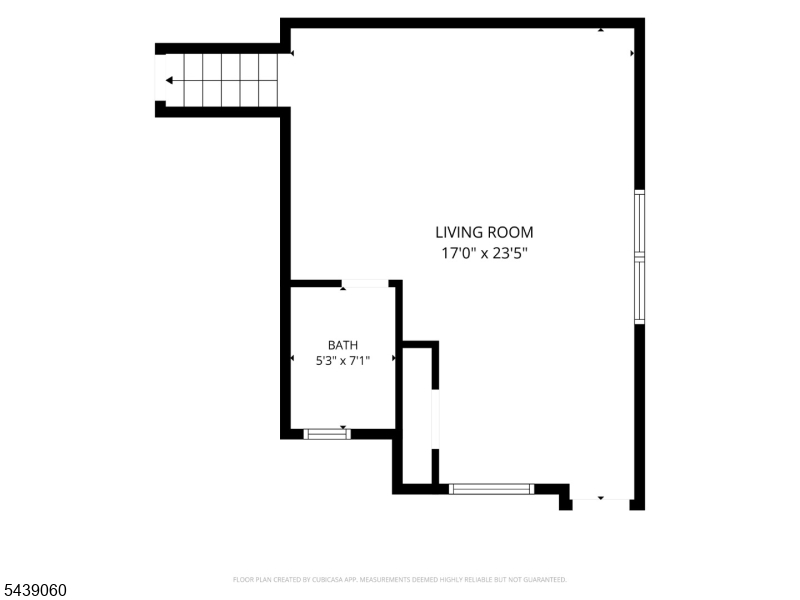 Main image without alt text