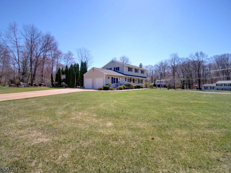 MOONEY MOUNTAIN - Residential