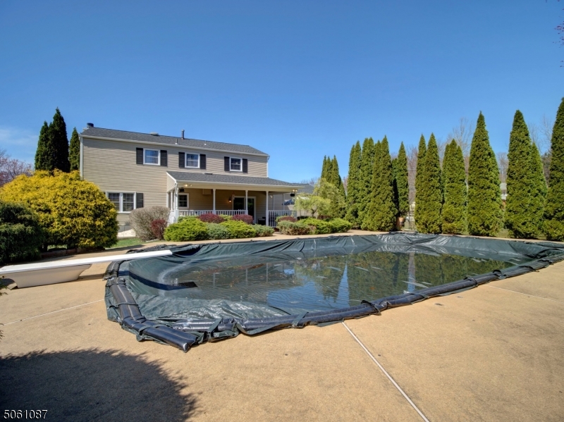 MOONEY MOUNTAIN - Residential